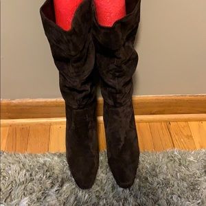 Brown suede boots with a heel size 8